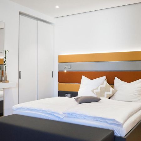 Seven Hotel + Boardinghouse แฮร์โซเกนเอารัค ภายนอก รูปภาพ