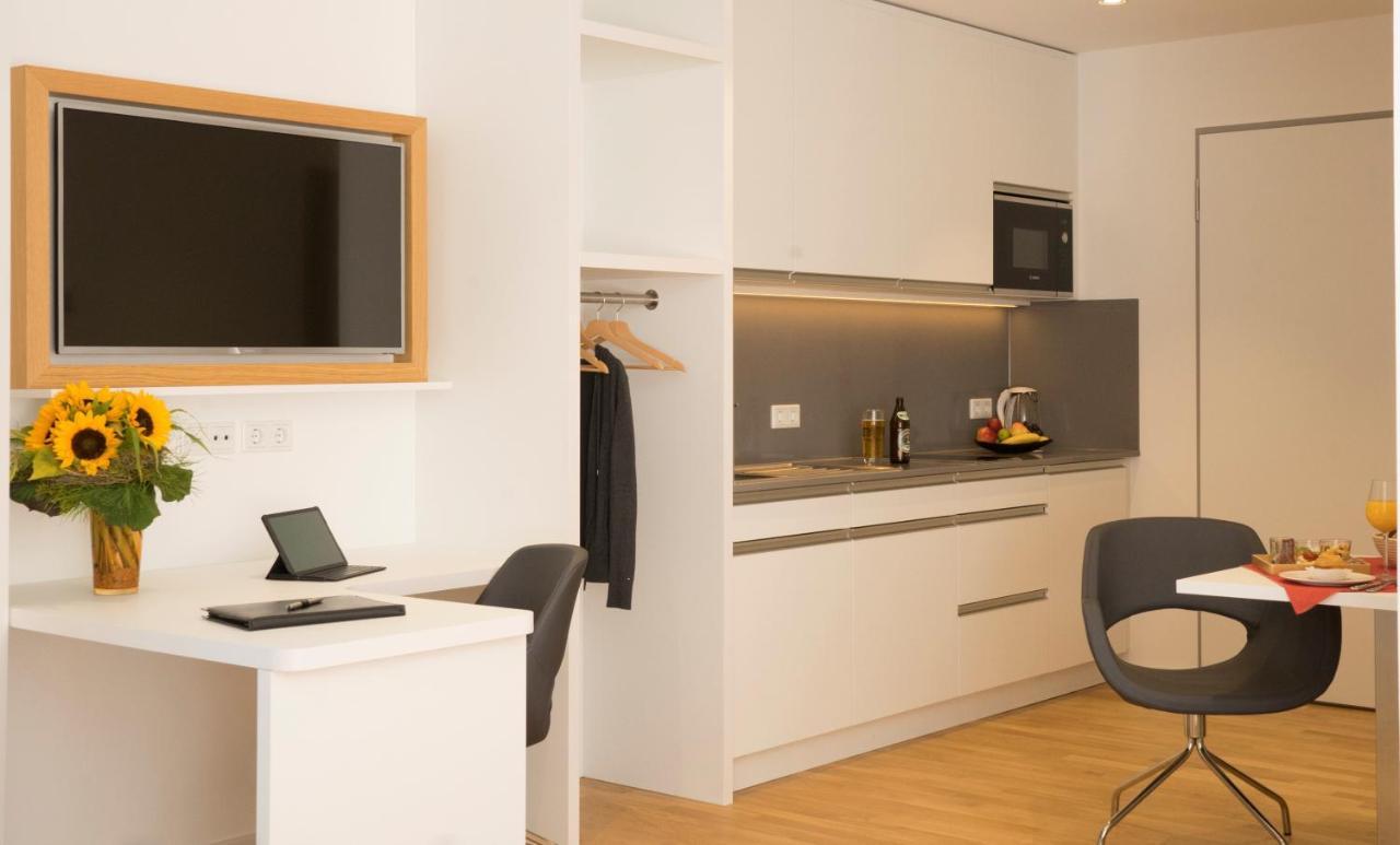 Seven Hotel + Boardinghouse แฮร์โซเกนเอารัค ภายนอก รูปภาพ