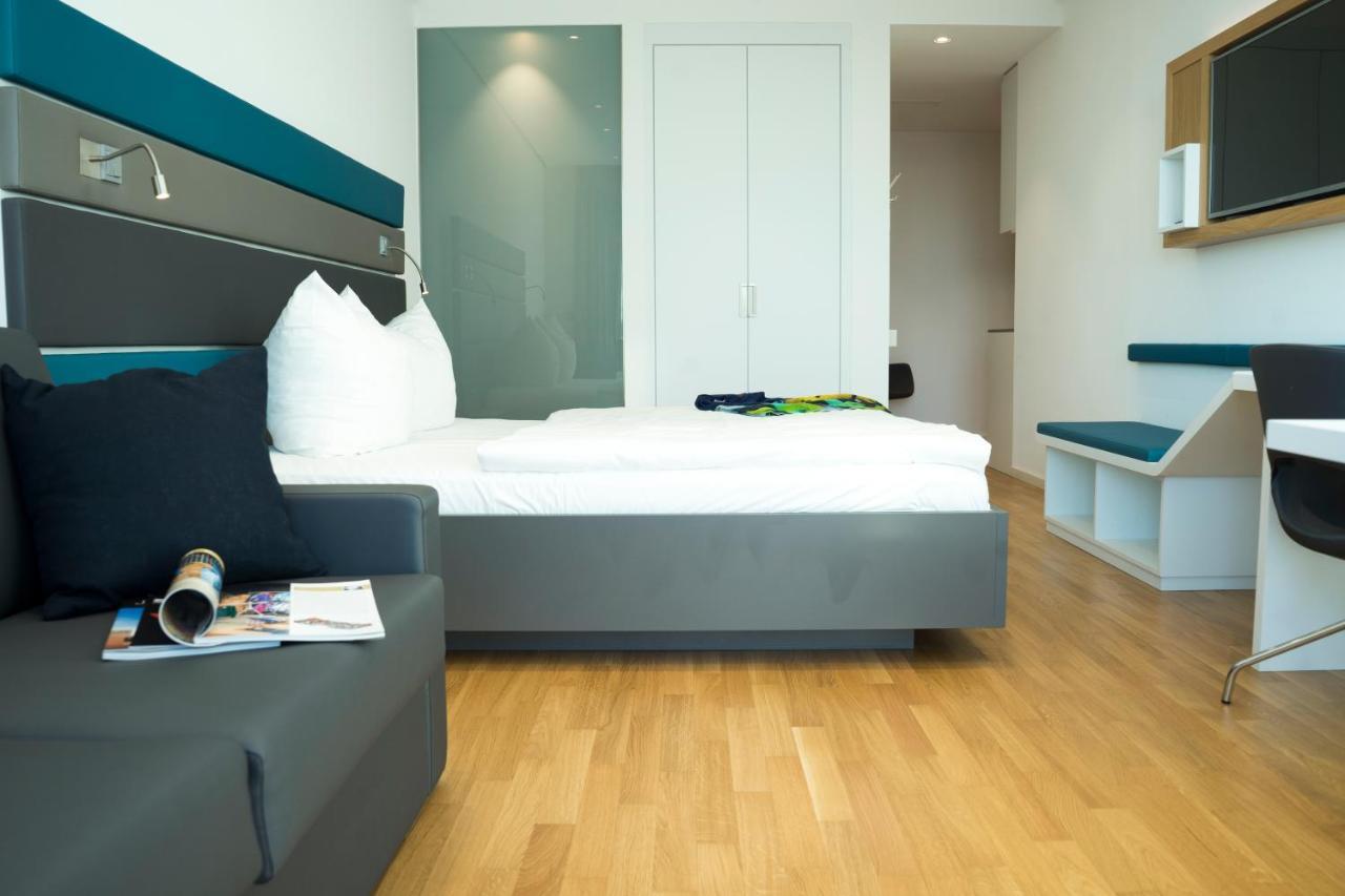Seven Hotel + Boardinghouse แฮร์โซเกนเอารัค ภายนอก รูปภาพ